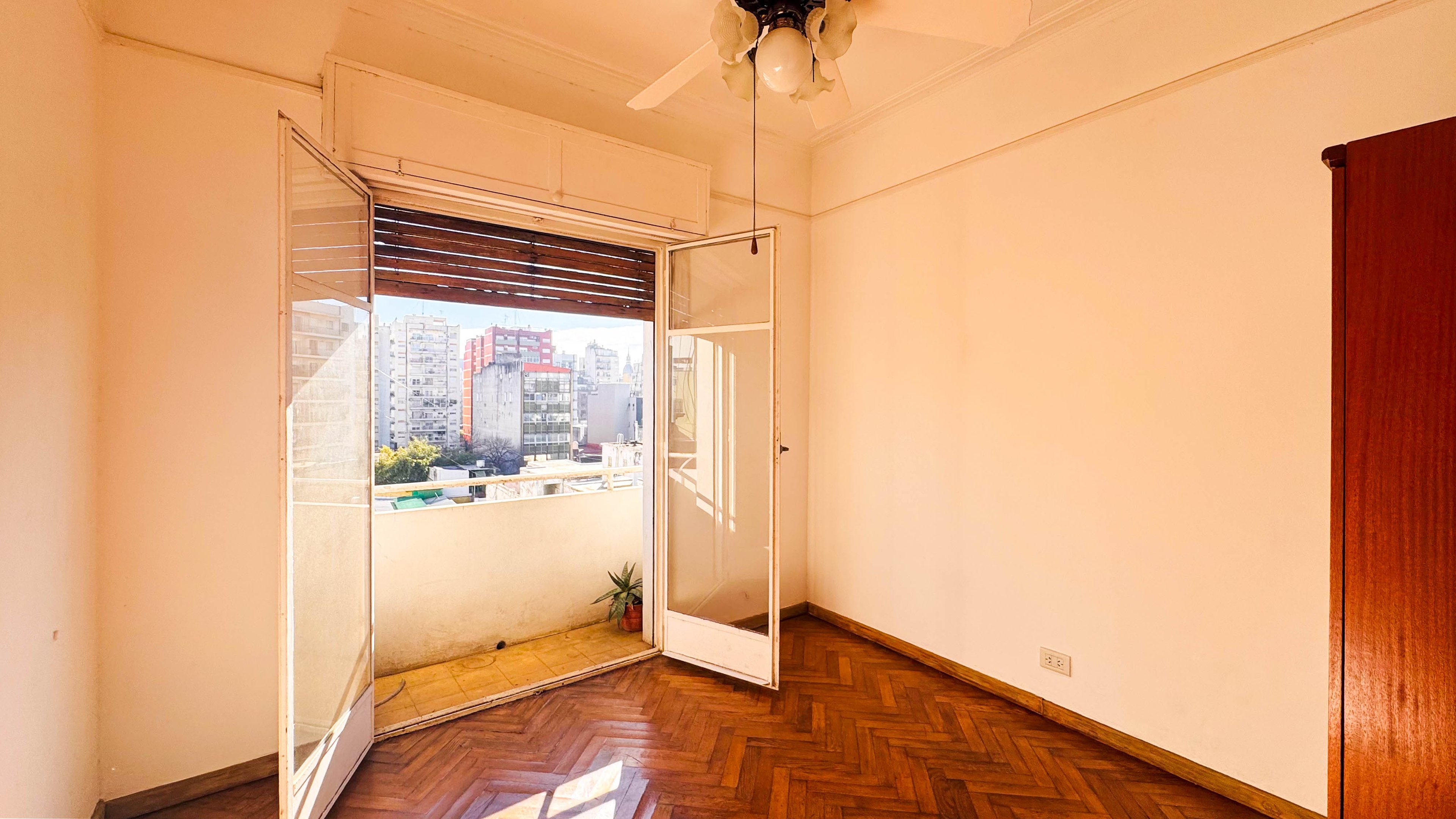 VENTA | DEPARTAMENTO 2 AMBIENTES CON BALCÓN FRANCÉS EN BALVANERA - MONTSERRAT | MUY LUMINOSO — foto 1
