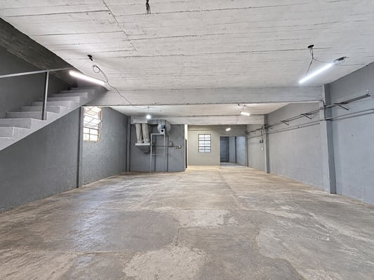 VENTA GALPÓN PH CON OFICINAS, DEPÓSITOS EN CASEROS — foto 2