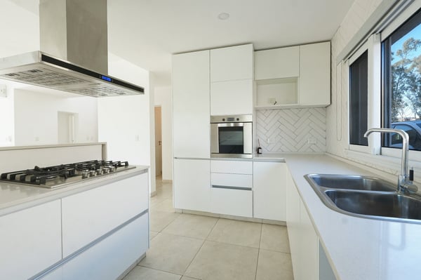CASA CON 4 Y 1/2 HABITACIONES, JARDIN CON PILETA Y TERRAZA - SANTA ELENA — foto 4