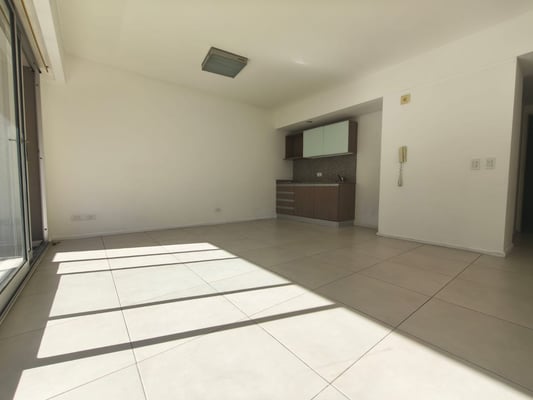 VENTA MONOAMBIENTE EN ALMAGRO LUMINOSO  CON BALCON — foto 3
