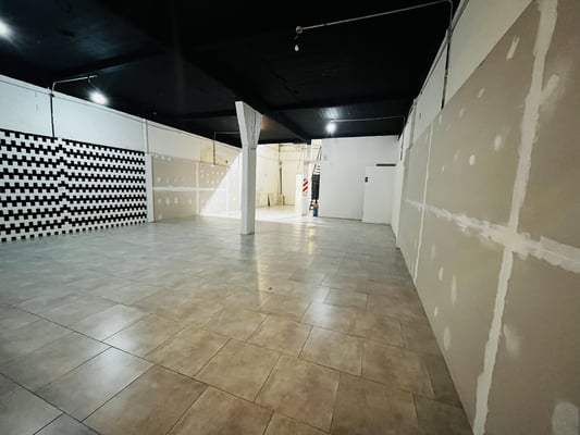 ALQUILER | AMPLIO LOCAL COMERCIAL, GALPÓN O DEPÓSITO – VILLA MAIPÚ — foto 4