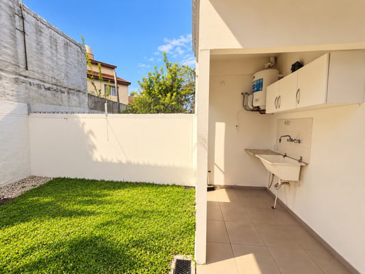 VENTA | 2 AMBIENTES PB CON JARDÍN + GARAGE |  MARTIN CORONADO — foto 3