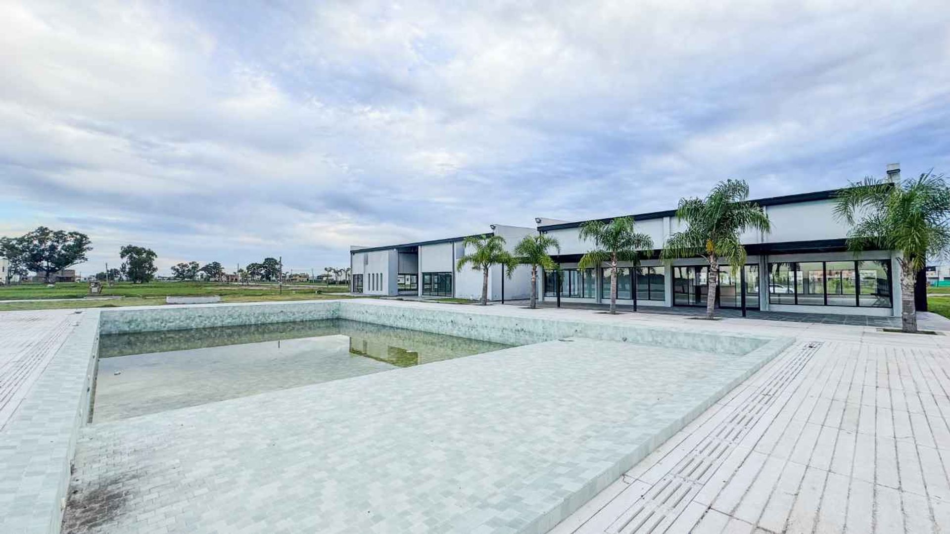 VENTA LOTE 664 M2 CENTRAL LAGOS DE CANNING II — foto 1