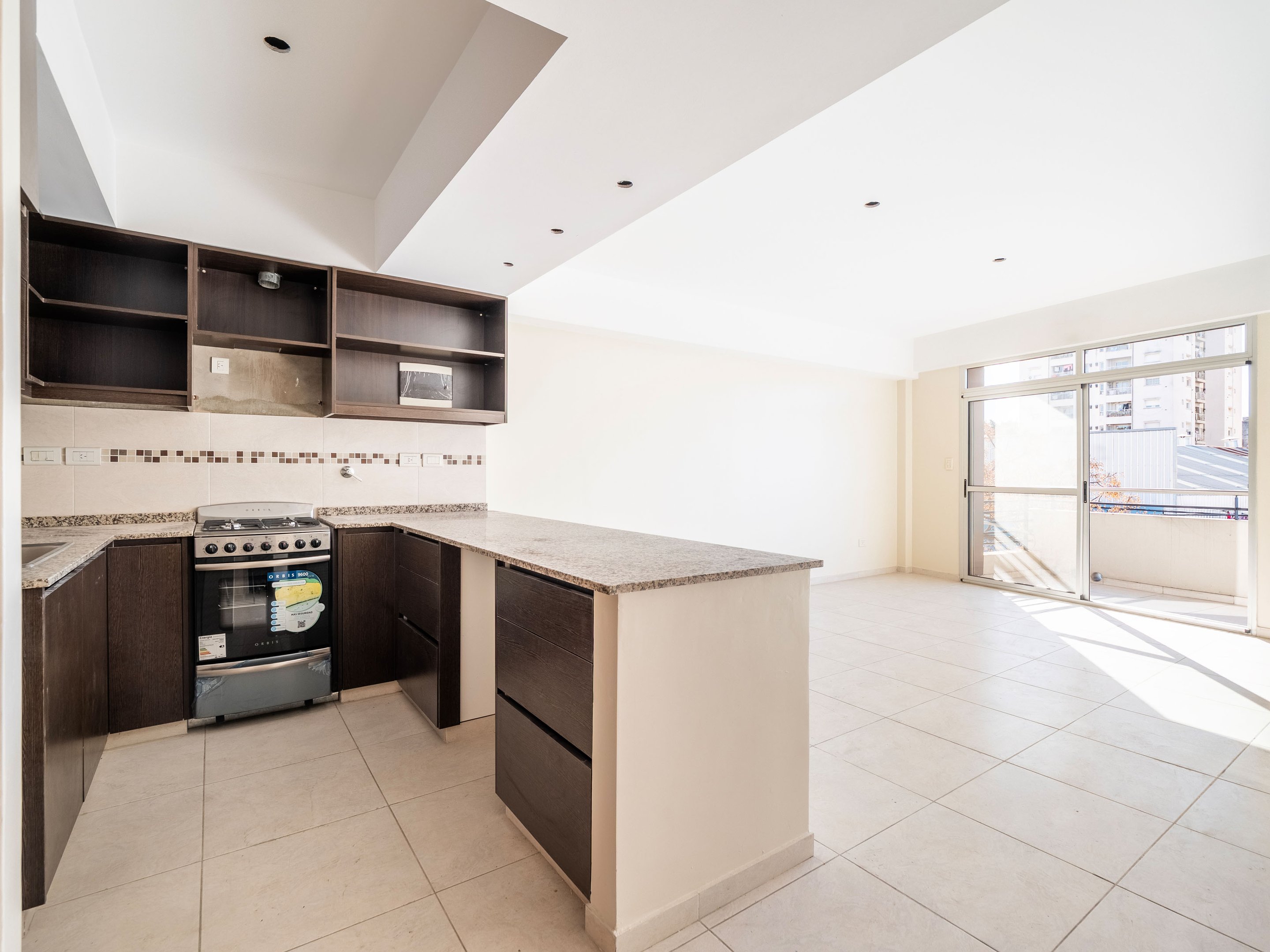 VENTA | 2 AMBIENTES EN SUITE | PARQUE CHACABUCO | BALCON CORRIDO | VISTA ABIERTA | LUMINOSO | VISTA ABIERTA — foto 1