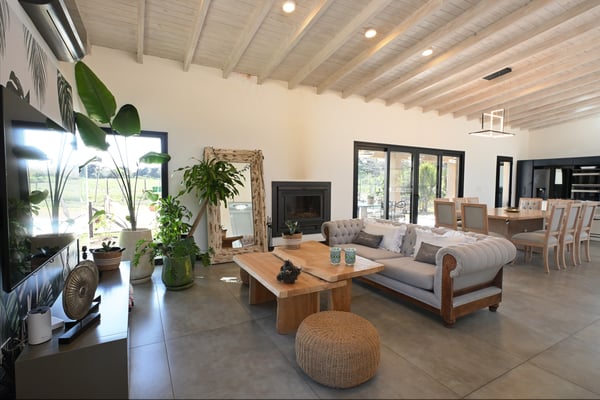 Casa a nuevo con quincho y pileta en club de polo con boxes — foto 2