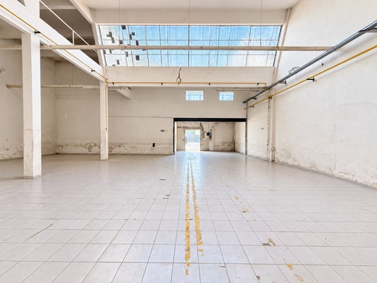 GALPÓN CON OFICINAS EN ALQUILER 370 metros.  EN FLORIDA OESTE | PREDIO MULTIEMPRESA CON SEGURIDAD — foto 2