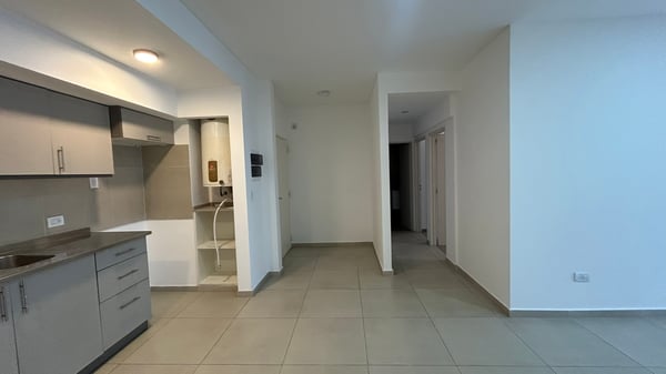 Alquiler | Dto. 3 amb. c/balcón | Frente | Cochera fija | Baño y Toilette  | Super luminoso | Coghlan — foto 5