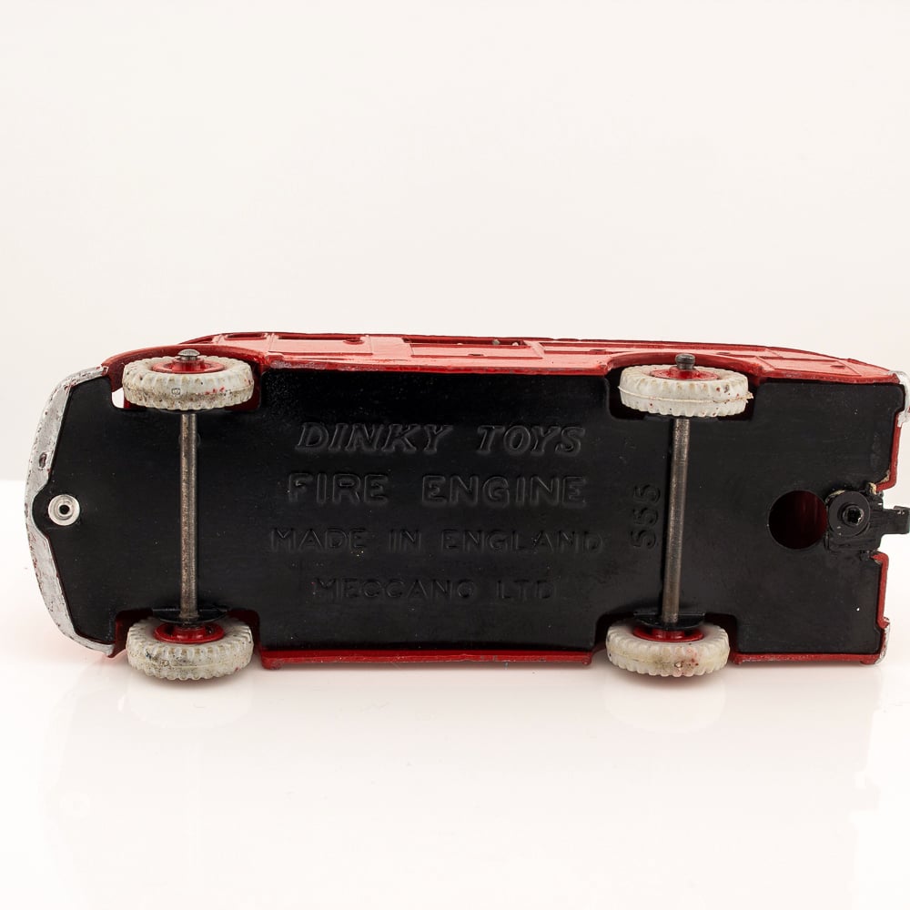 Dinky Toys 555 Fire Engine In Excellent Repainted Restored Condition