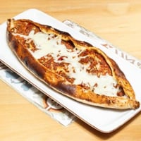Kıymalı Kaşarlı Pide