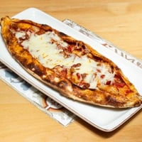Kuşbaşılı Kaşarlı Pide