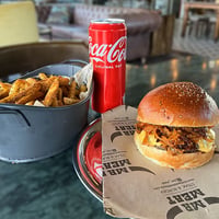 Coca Cola Cheese Burger Menü
