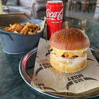 Coca Cola Spicy Chicken Burger Menü