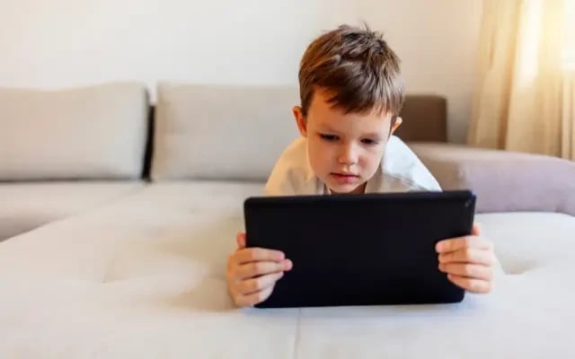 Important Things That You Should Teach Your Kids Regarding Their Cell Phones