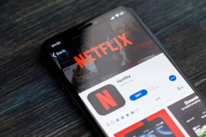 أفضل طريقة للاستثمار في أسهم شركة نتفلكس وكيفية شرائه