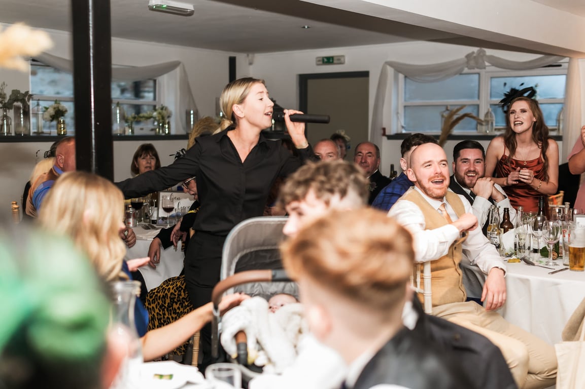 SWE - Singing Waiters performing live