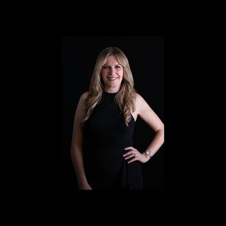 Fiona - Singer performing