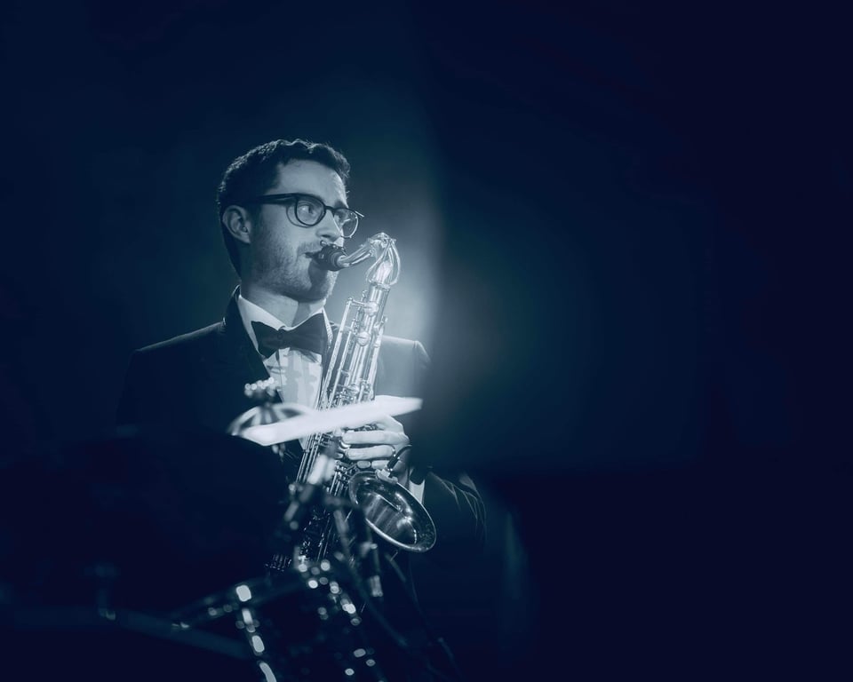 SWE - Sax Players performing live