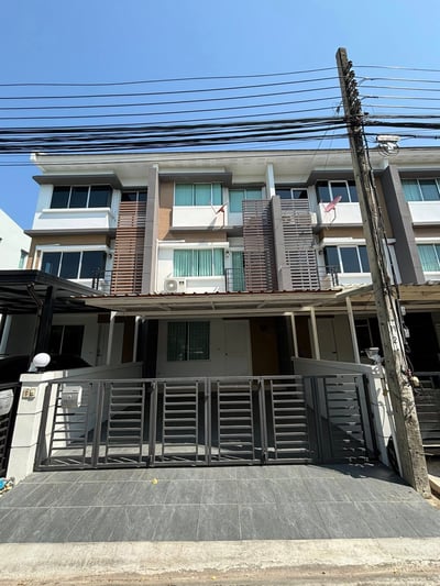 Property image 1 of 17