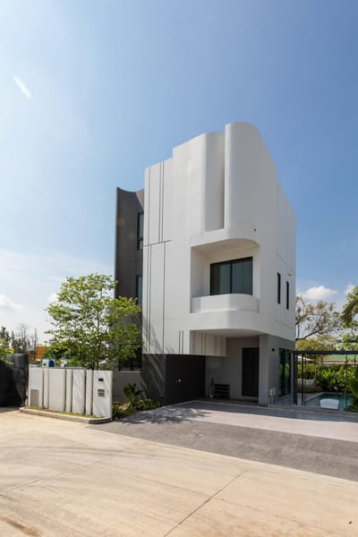 Property image 1 of 18
