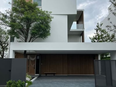 Property image 1 of 5