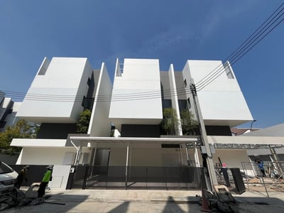 Property image 1 of 12