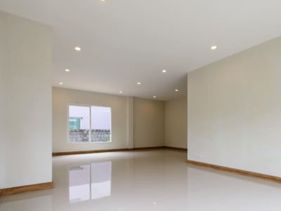 Property image 1 of 5