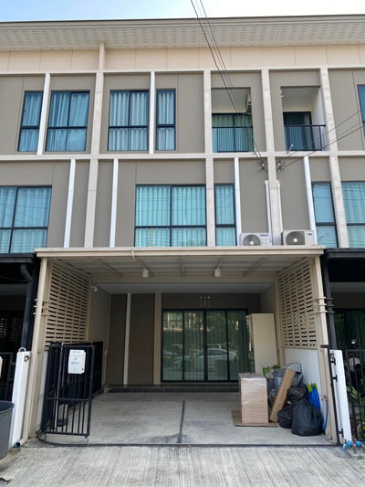 Property image 1 of 12