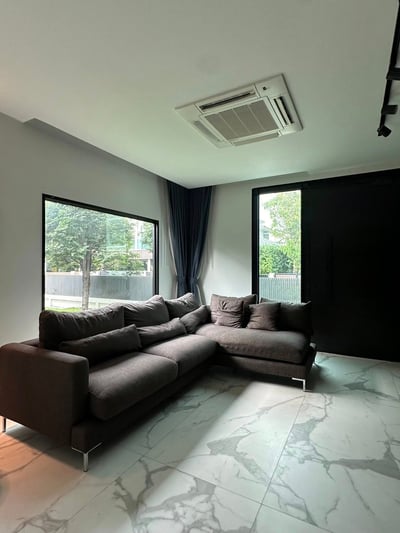 Property image 1 of 17