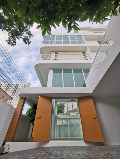 Property image 1 of 12