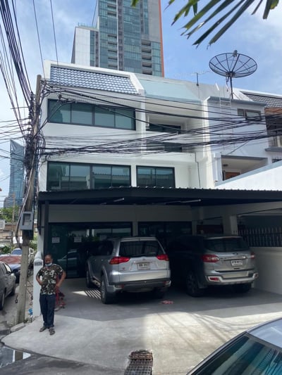 Property image 1 of 12