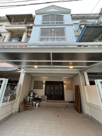 Property image 1 of 18
