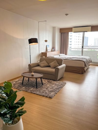 Property image 1 of 12