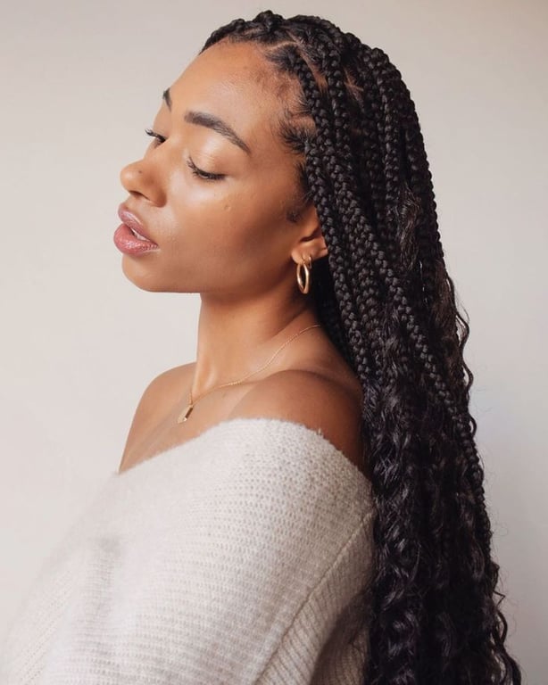the image shows knotless braids hairstyle for a classy look