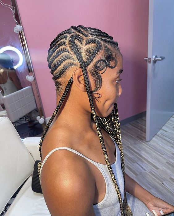 In this images show, the Heart and Triangle Braids hairstyles.