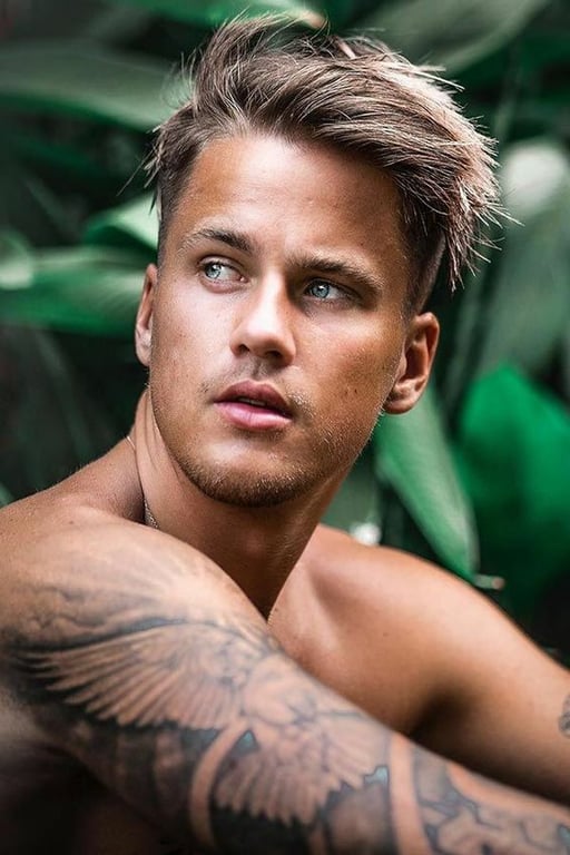 In this image show, the Dirty Blonde Hair for Men hairstyles.