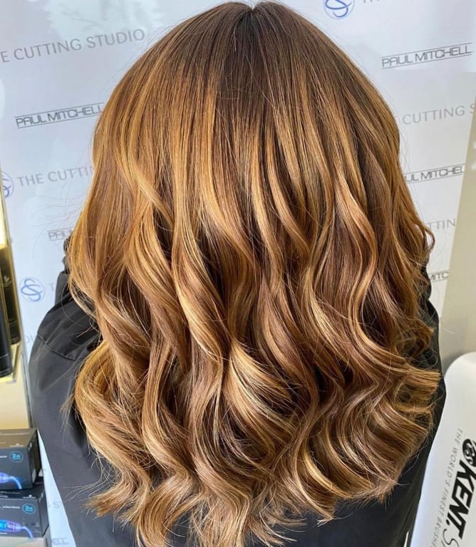 In this image show,  the Luscious Sun-kissed Balayage Hairstyles.