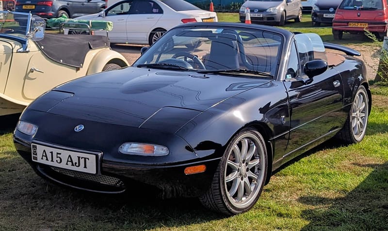 Mazda Roadster (Eunos Roadster / MX-5) NA — JDM hero image