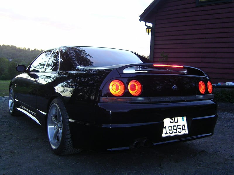 Nissan Skyline R33 — JDM hero image