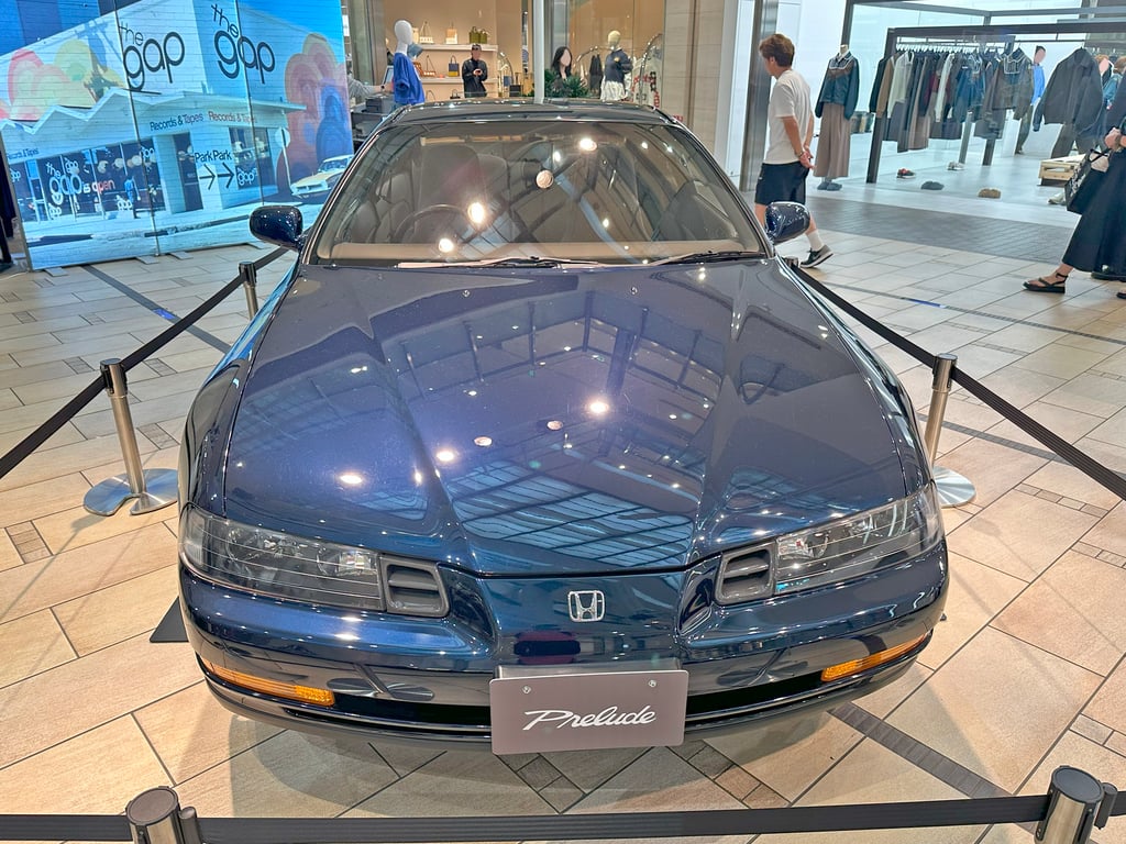 Blue fourth-generation Honda Prelude Si VTEC, front view