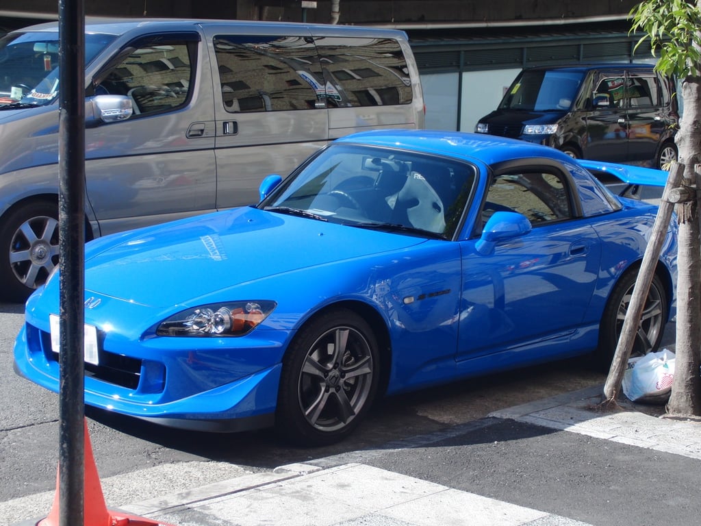 Honda S2000 AP2 TYPE S with removable hardtop fitted, front view