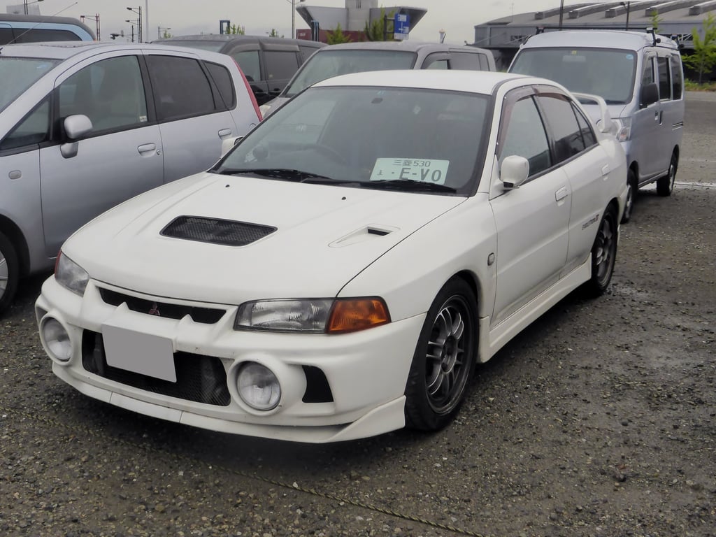 Mitsubishi Lancer Evolution IV GSR front view