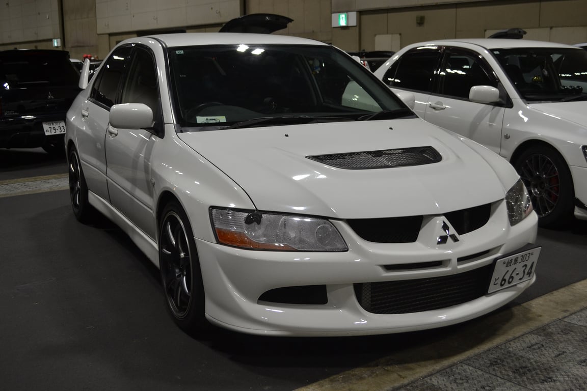Japanese Mitsubishi Lancer Evolution VIII GSR (GH-CT9A) front three-quarter view