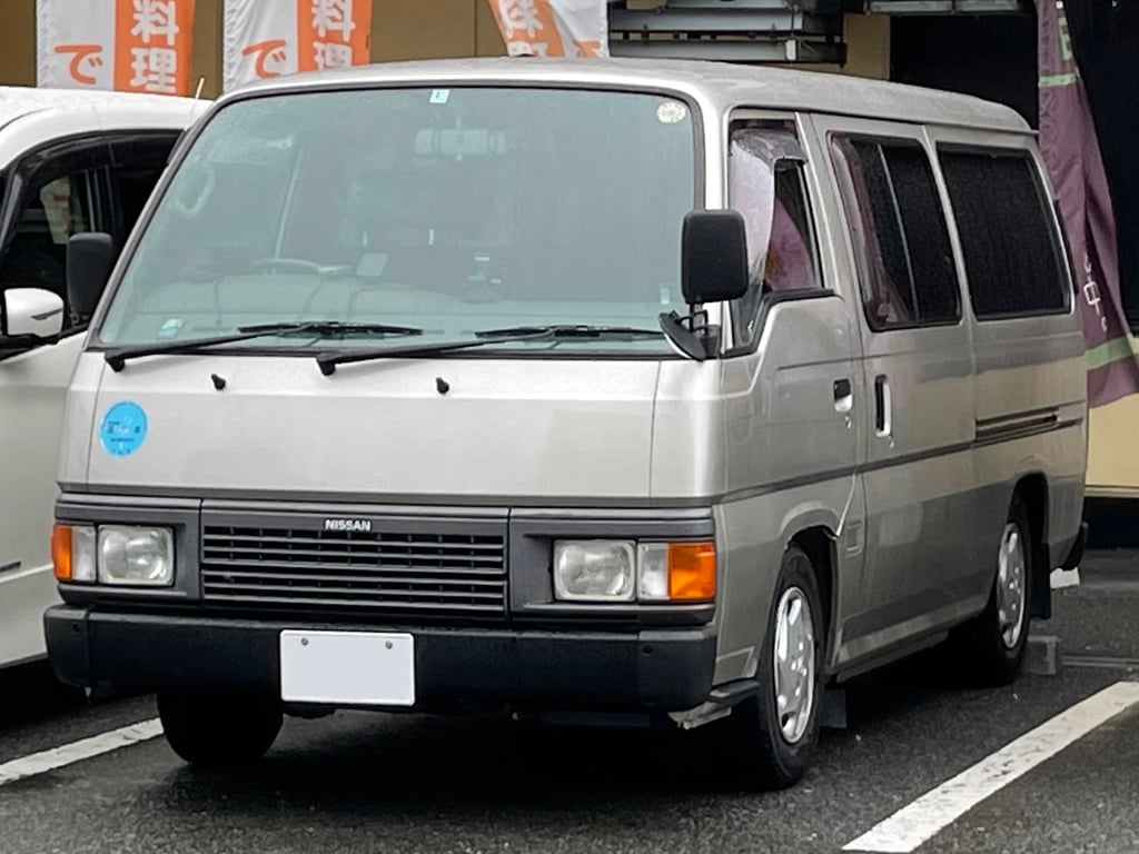 Nissan Caravan Van Long DX (E24), front view