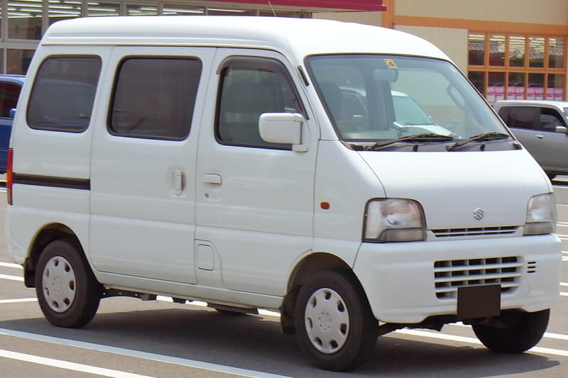 Suzuki Every van of the 1999 body generation, front three-quarter view