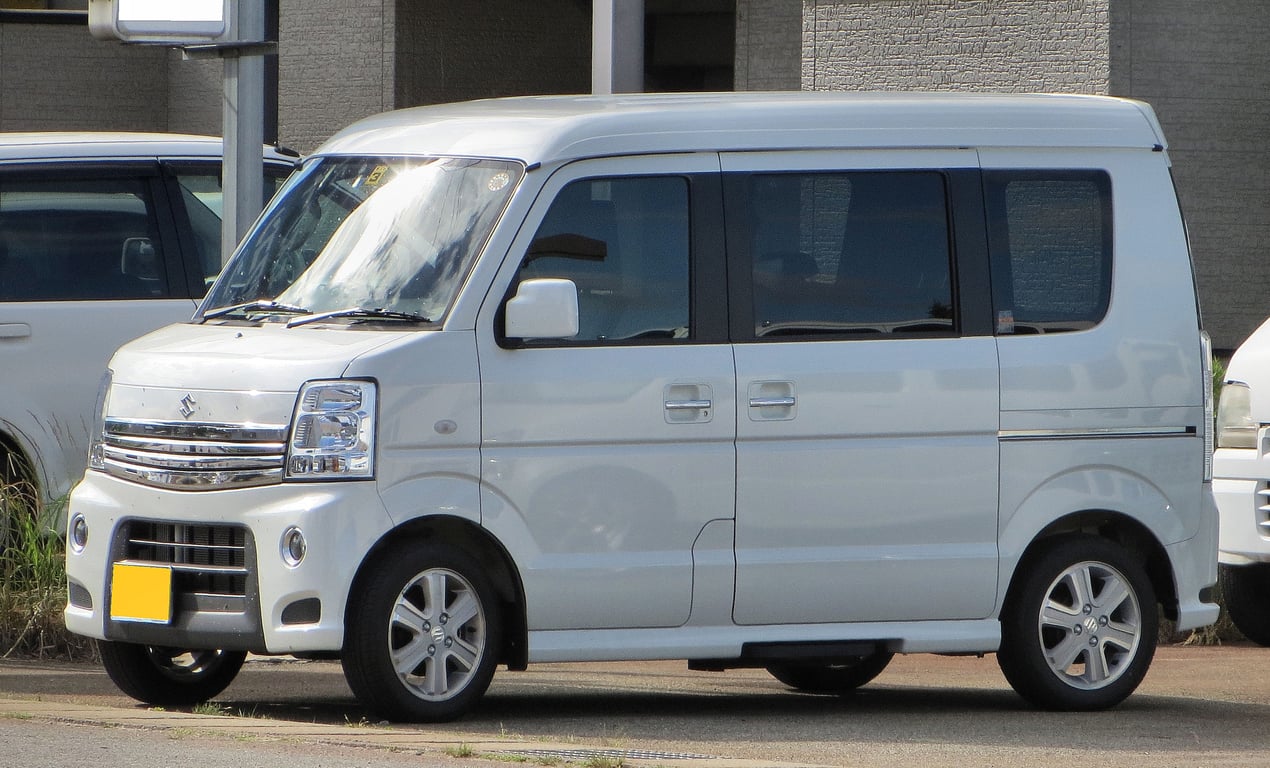 Suzuki Every Wagon PZ Turbo Special high-roof 4WD, front three-quarter view