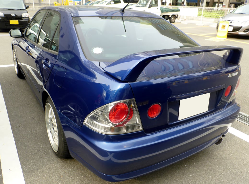 Toyota Altezza RS200 (SXE10) sedan, rear view