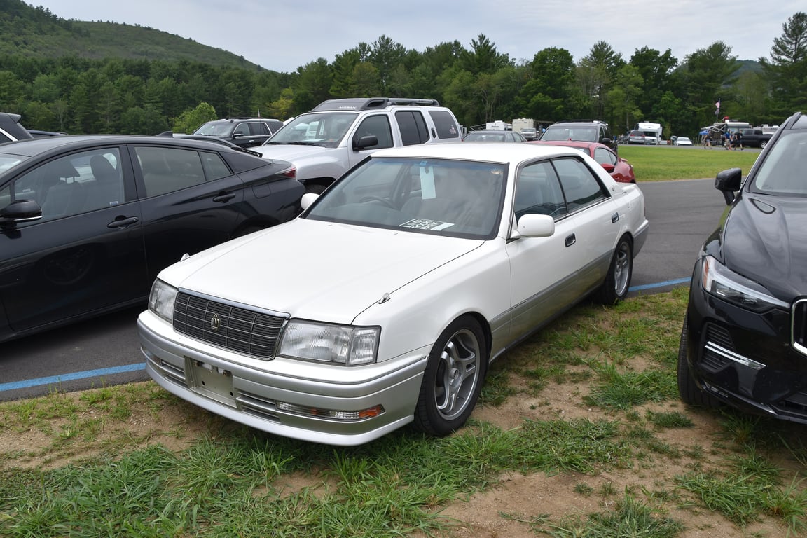 1996 Toyota Crown Royal Saloon (S150), front three-quarter view