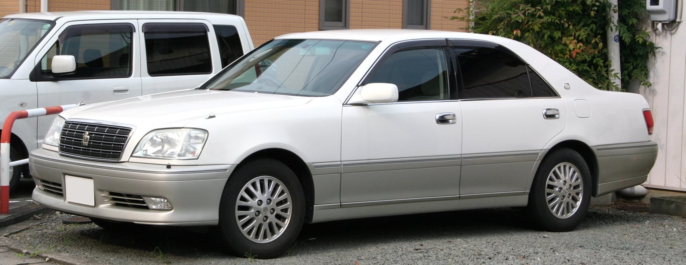 Toyota Crown Royal (S170) sedan, front three-quarter view