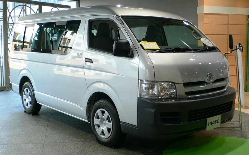 Toyota HiAce Wagon DX Long, Middle Roof, front view