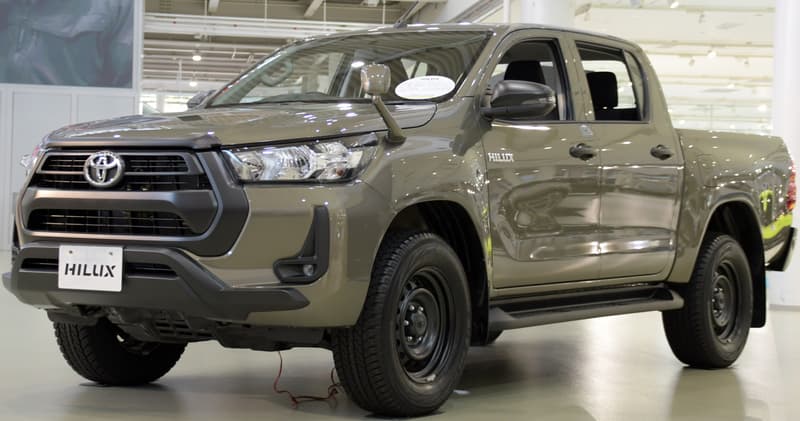 Toyota Hilux X (GUN125) double-cab pickup, facelift model